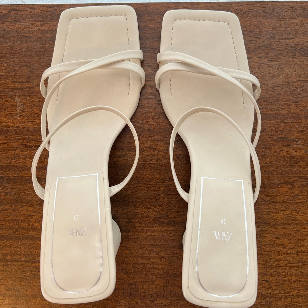Zara chunky heeled sandals in cream. Size 39